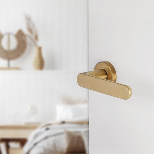 Differnz | Eindhoven door handle | round rosette | gold